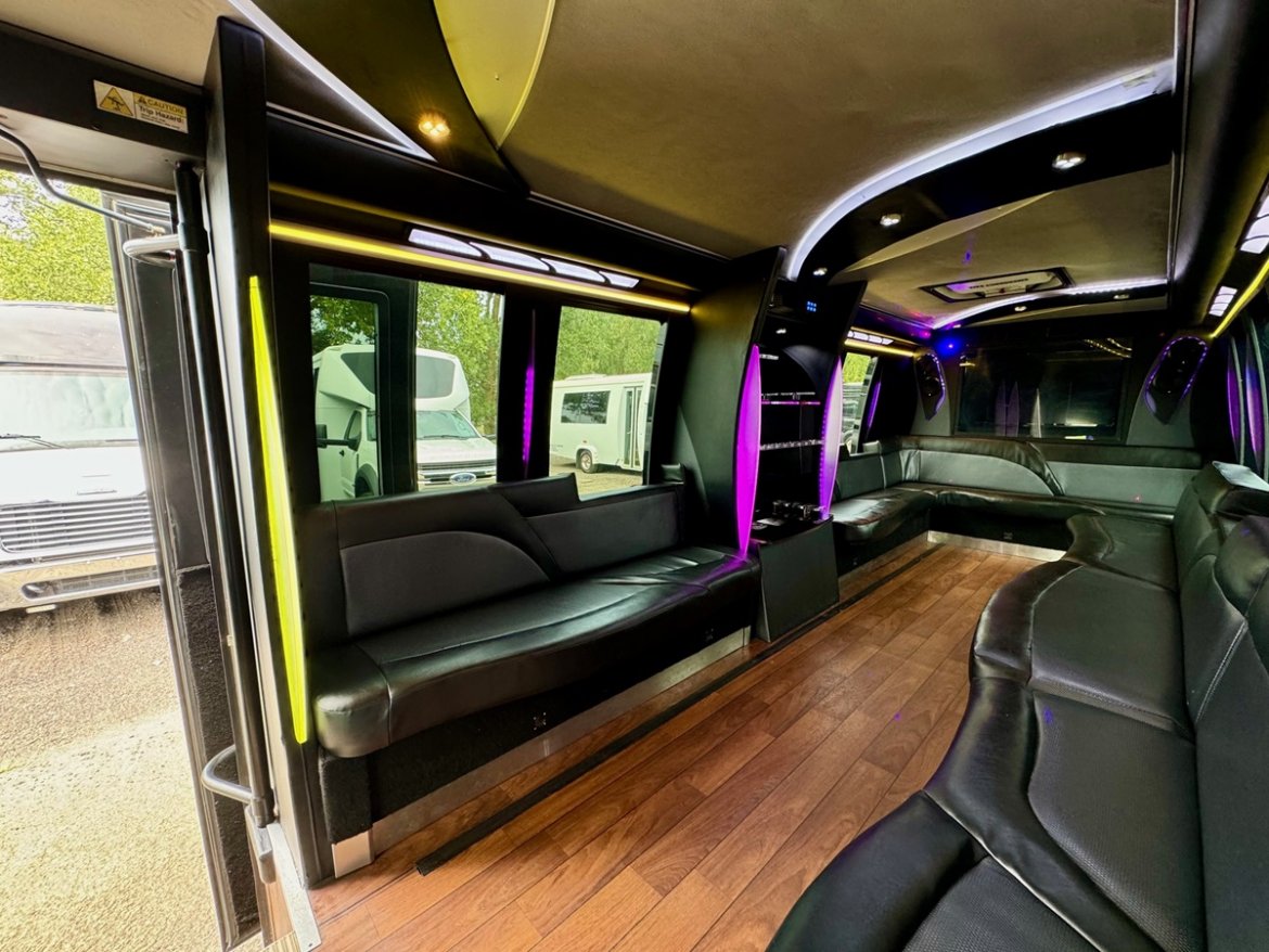 2014 Ford F-550 Limo Bus