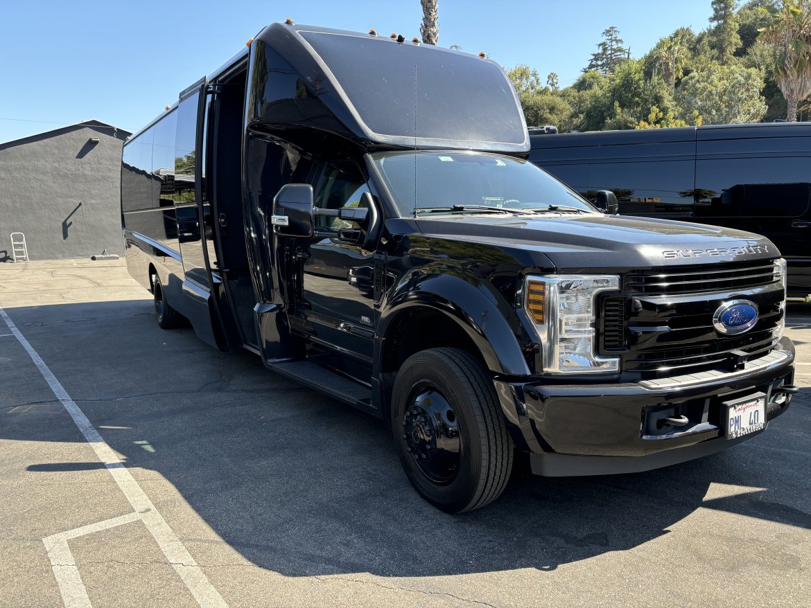 2020 Ford F-550 Limo Bus
