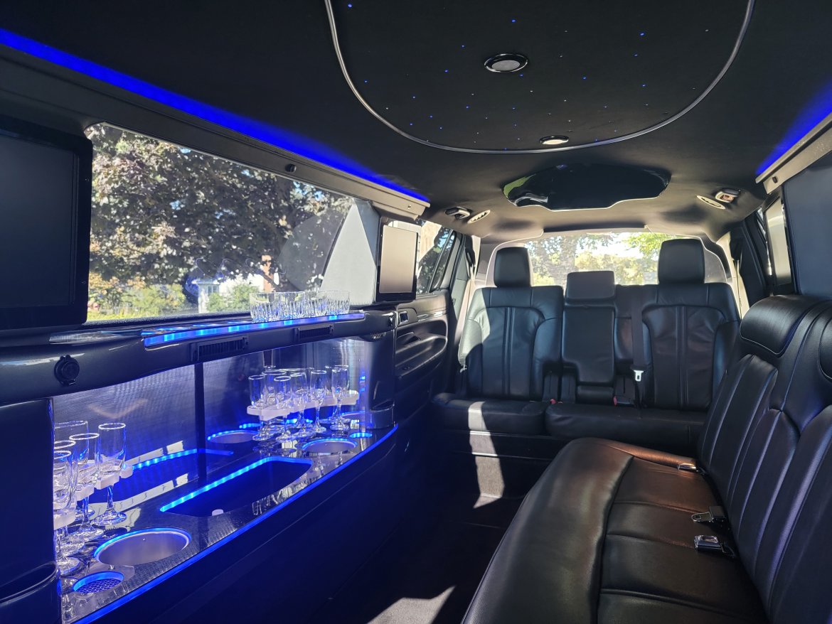 2018 Lincoln MKT Limousine