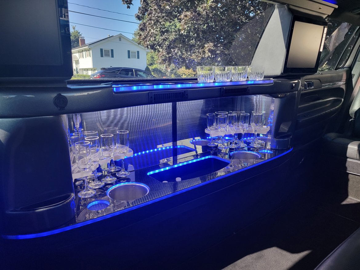 2018 Lincoln MKT Limousine