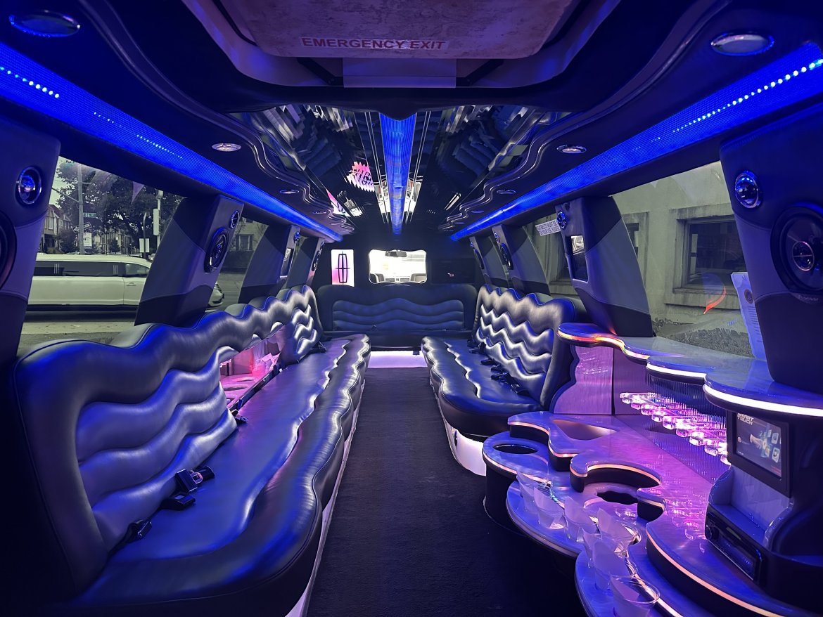 2013 Lincoln Navigator Limousine