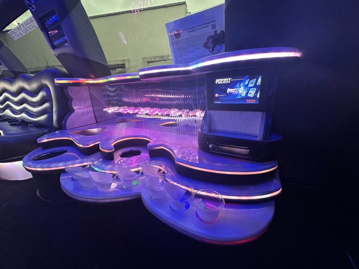 2013 Lincoln Navigator Limousine