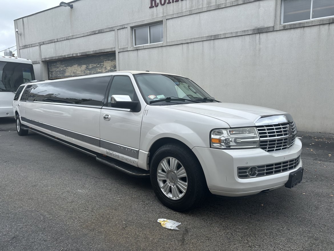 2013 Lincoln Navigator Limousine