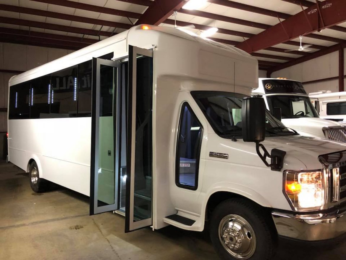 2017 Ford E-450 Party Bus