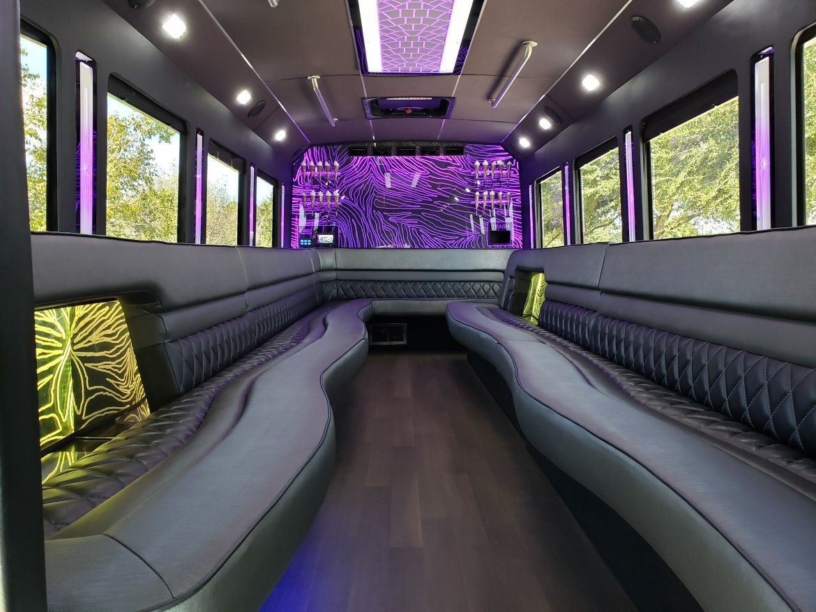 2015 Ford F-550 Limo Bus