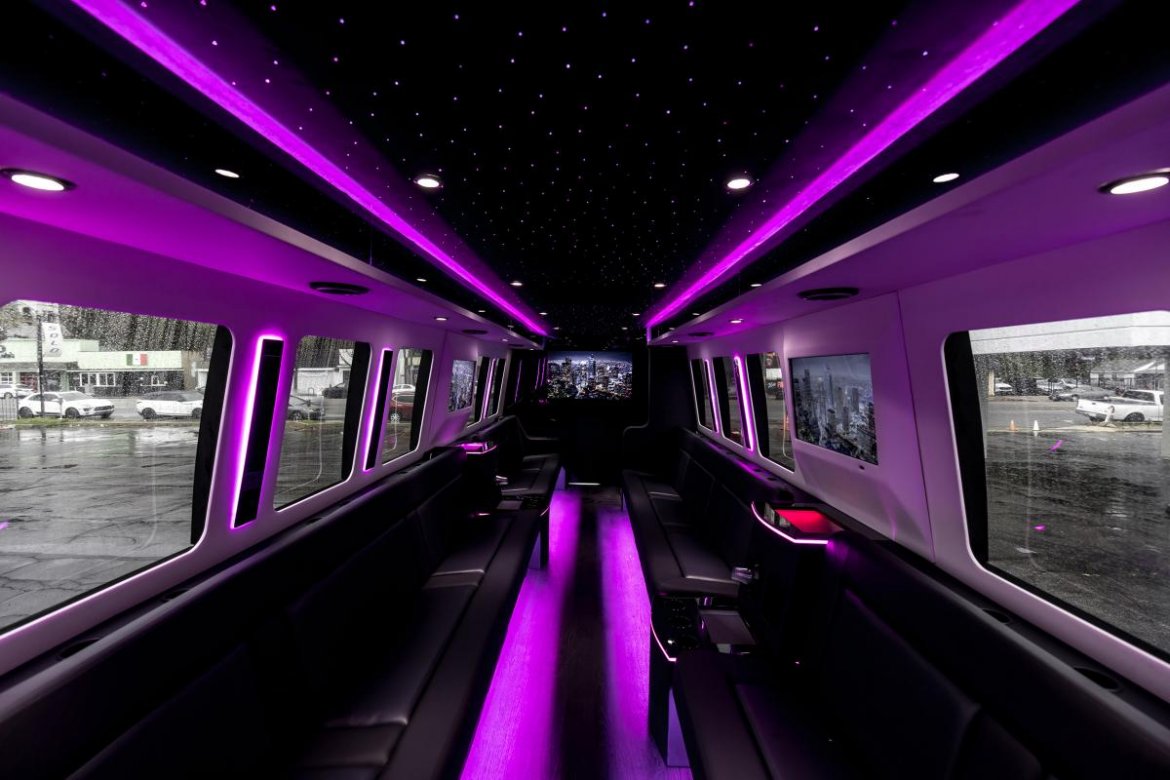 2016 Ford F-550 Limo Bus