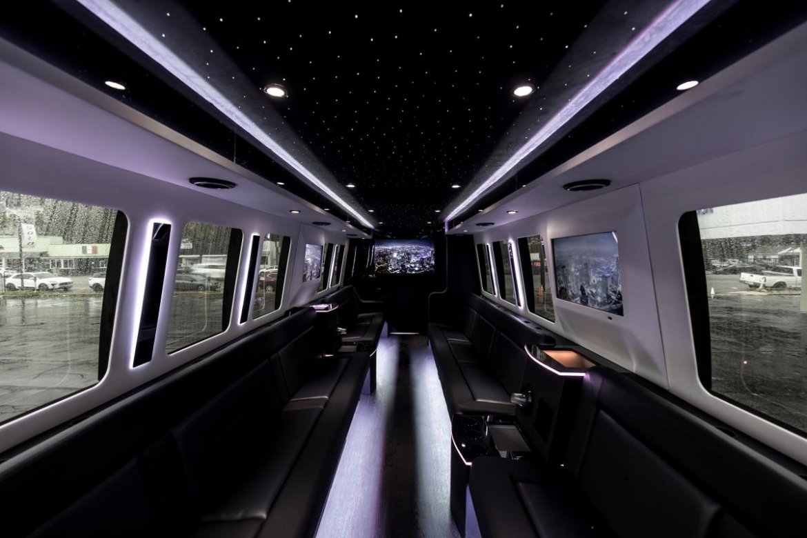 2016 Ford F-550 Limo Bus