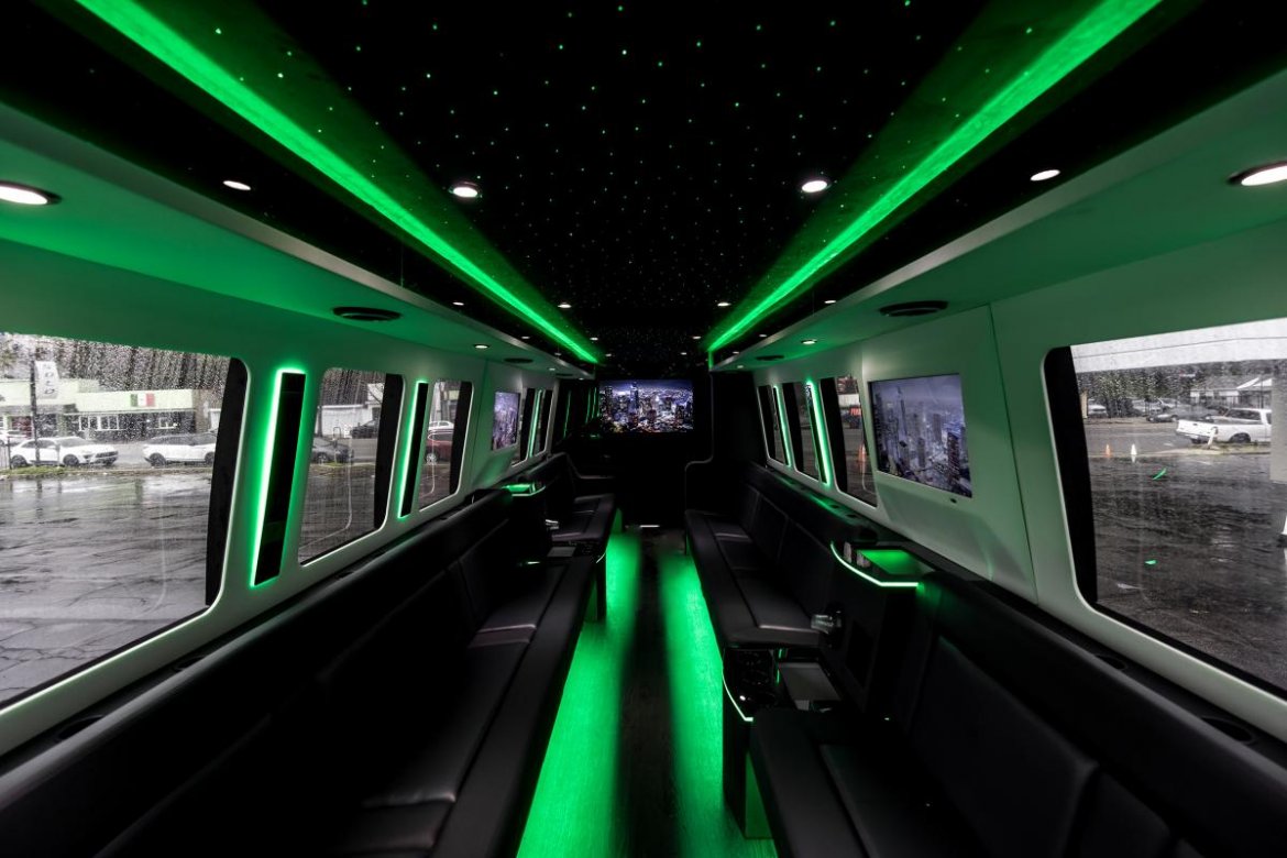 2016 Ford F-550 Limo Bus