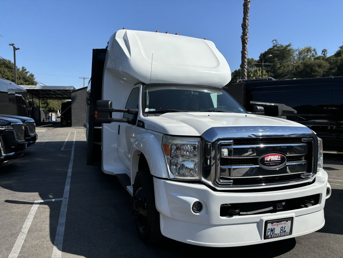 2016 Ford F-550 Limo Bus