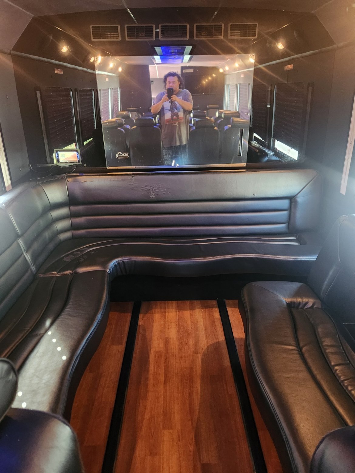 2012 Ford F-550 Shuttle Bus