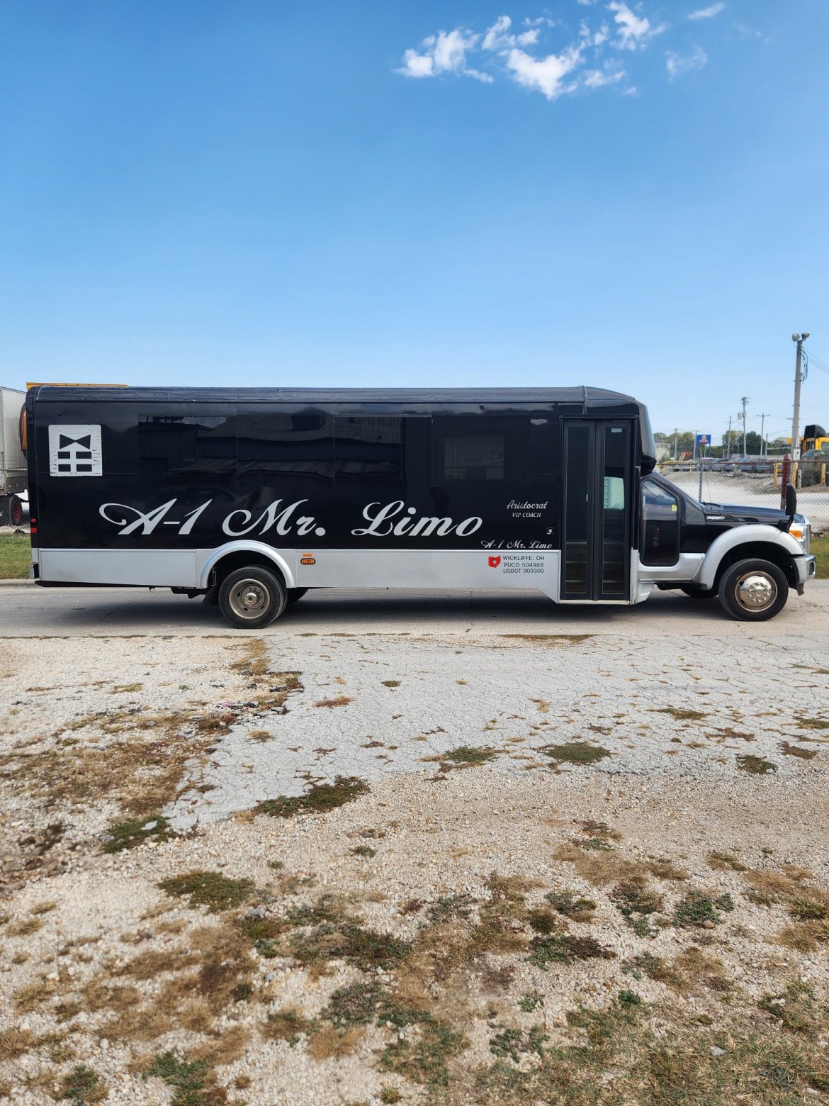 2012 Ford F-550 Shuttle Bus