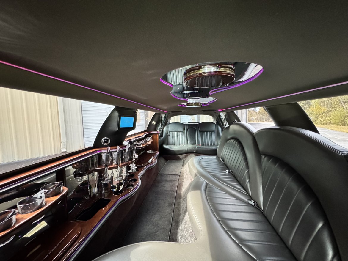 2007 Lincoln Town Car Limousine
