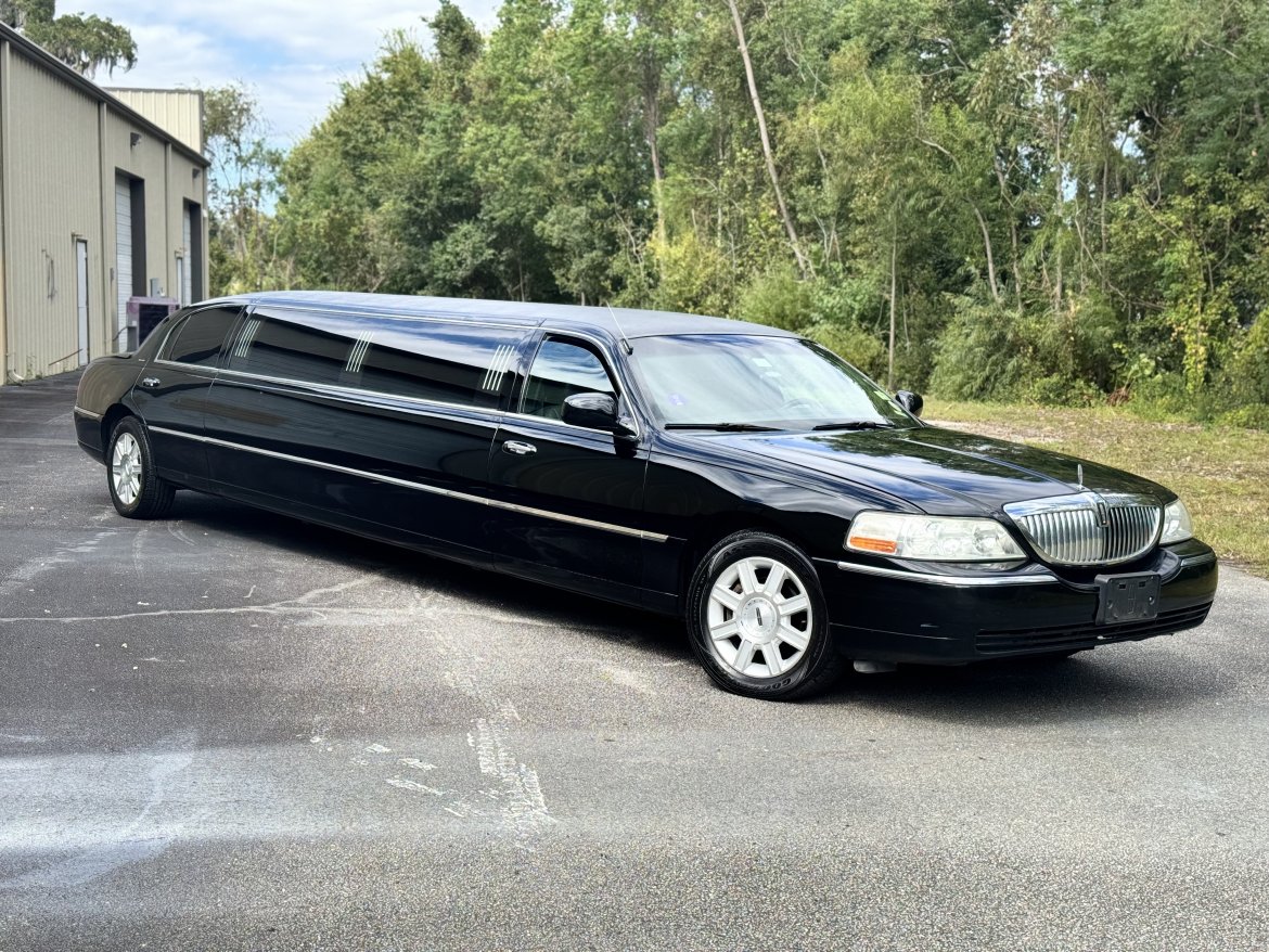 2007 Lincoln Town Car Limousine