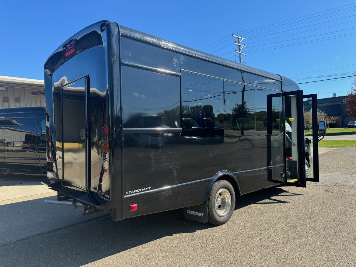 2023 Ford E-450 Limo Bus