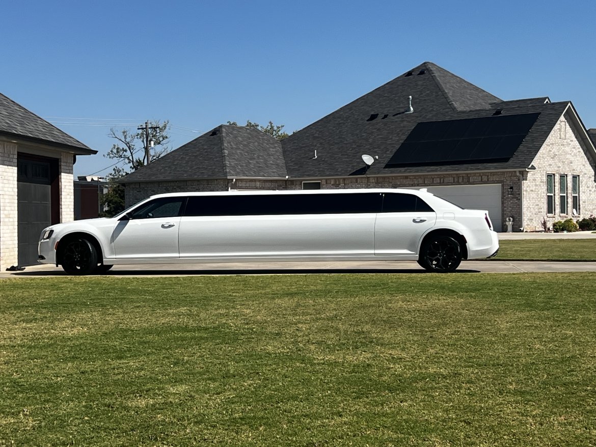 2019 Chrysler 300 Limousine