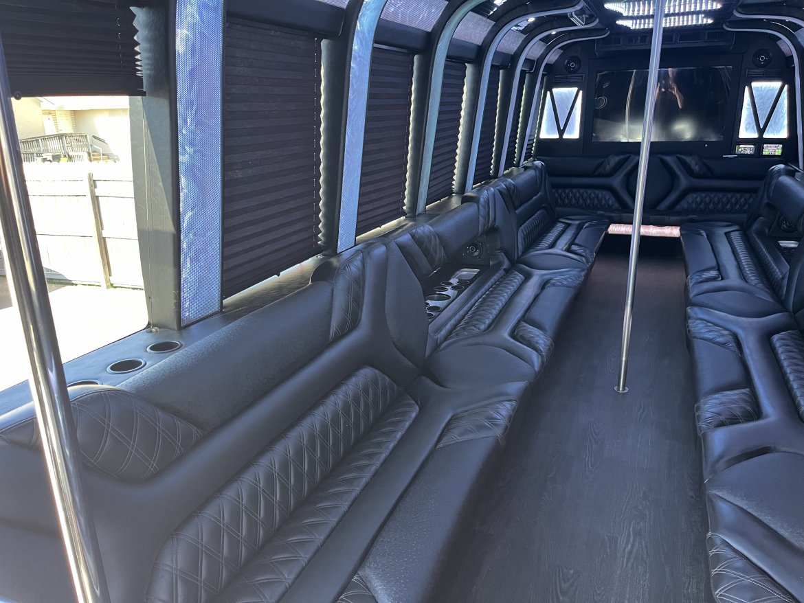 2016 Ford F-550 Limo Bus