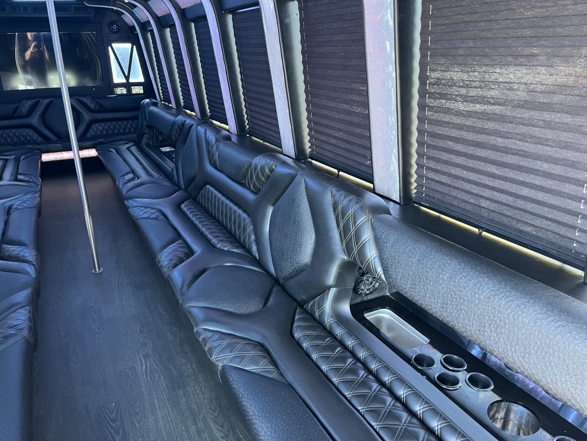 2016 Ford F-550 Limo Bus