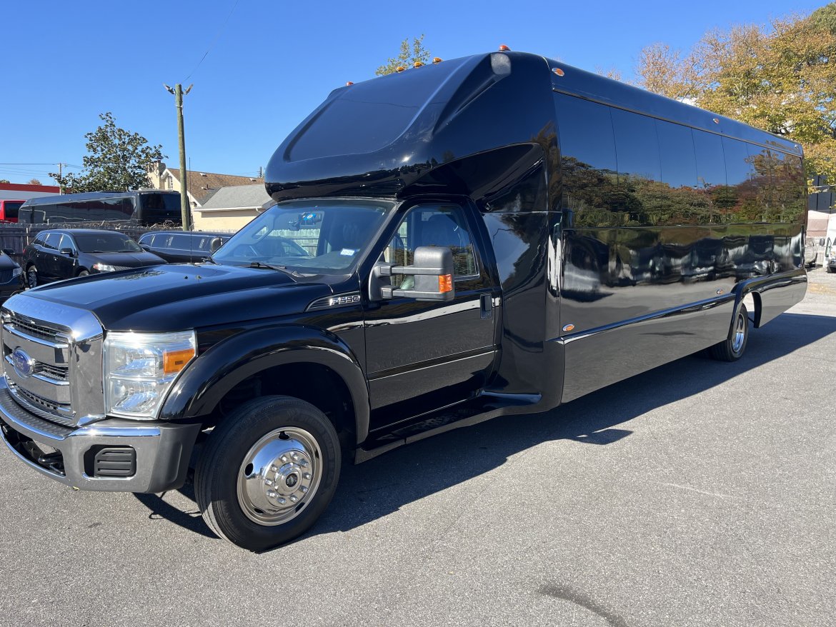 2016 Ford F-550 Limo Bus