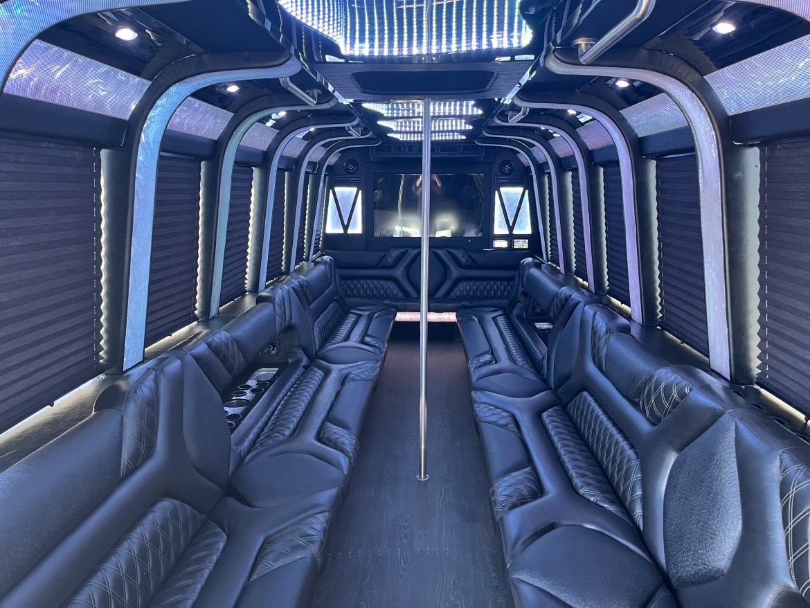2016 Ford F-550 Limo Bus