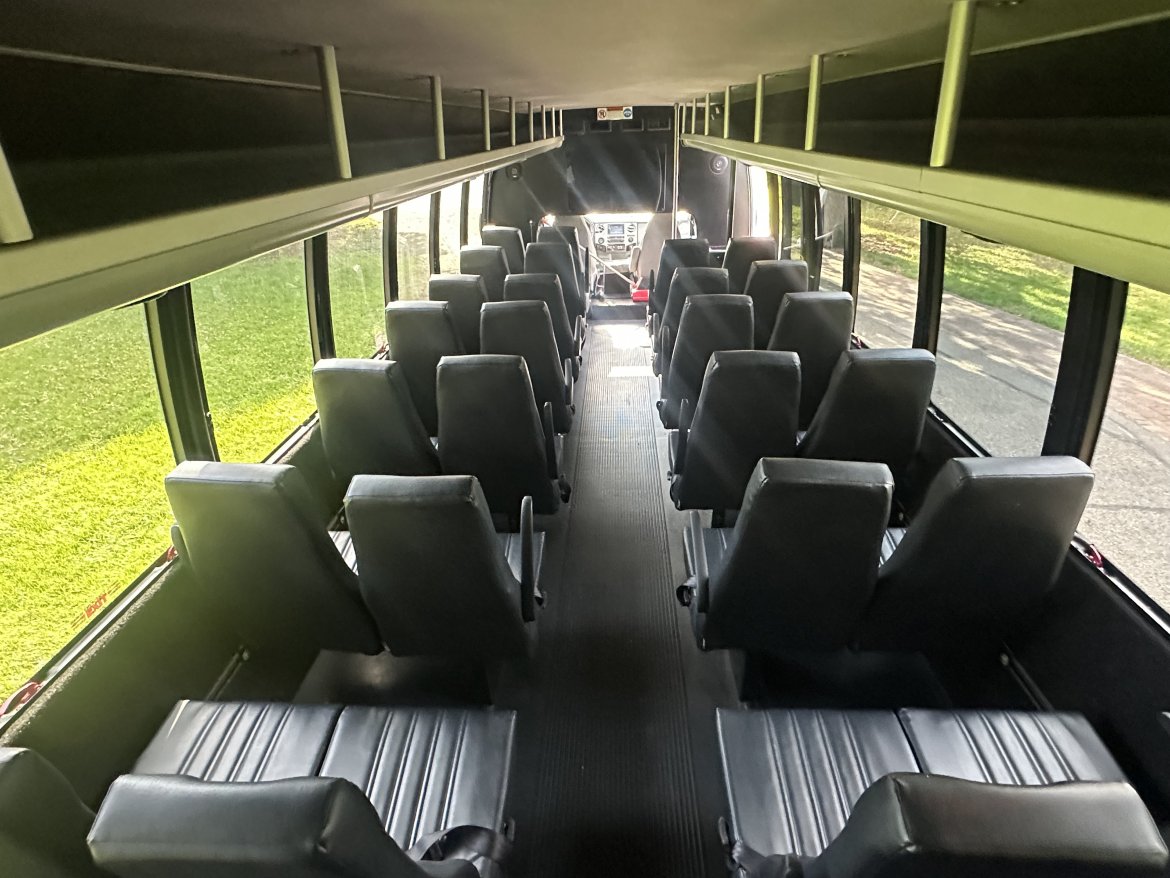 2013 Ford F-650 Shuttle Bus