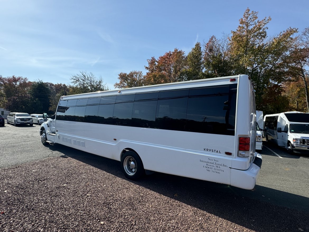 2013 Ford F-650 Shuttle Bus