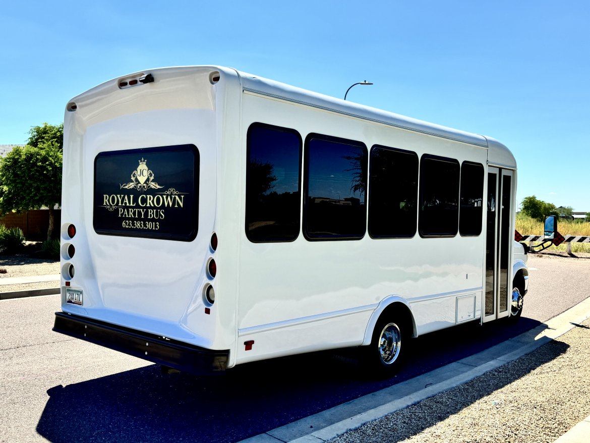 2016 Ford E-450 Limo Bus