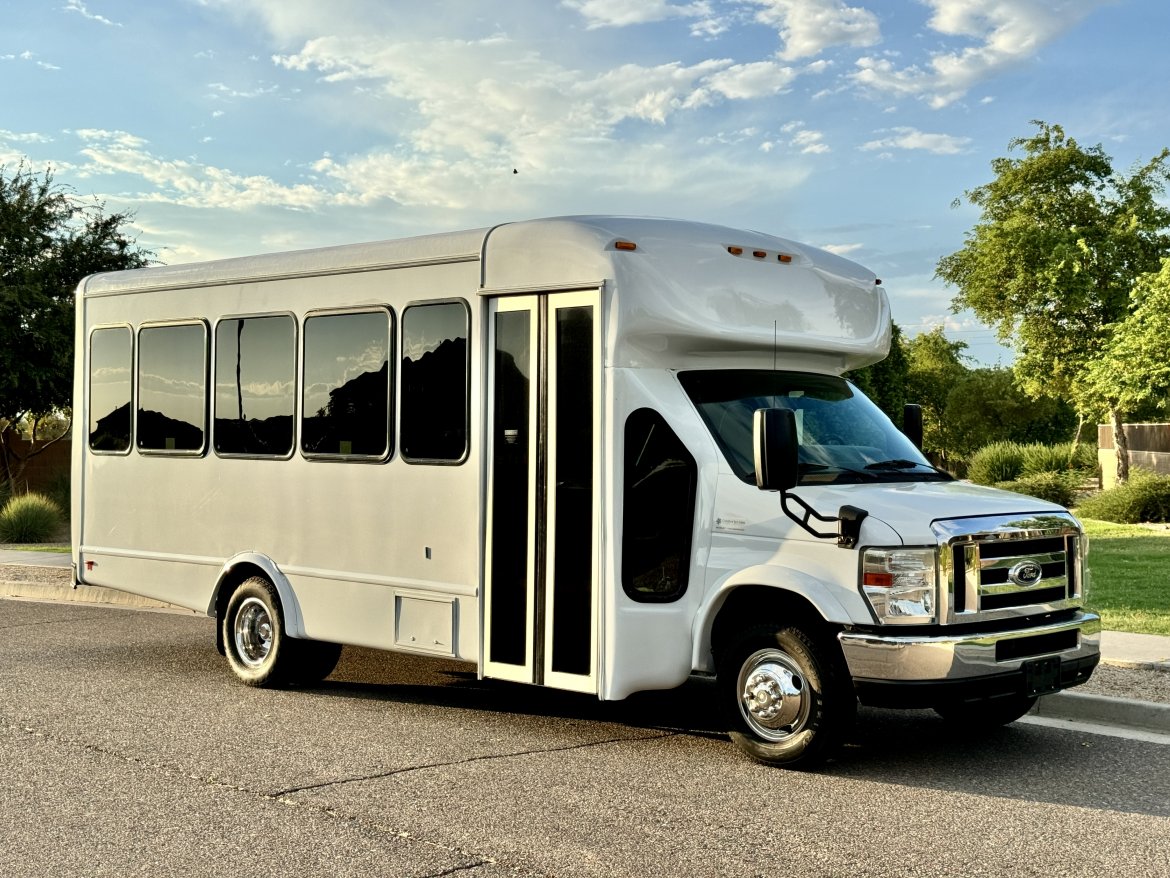 2016 Ford E-450 Limo Bus