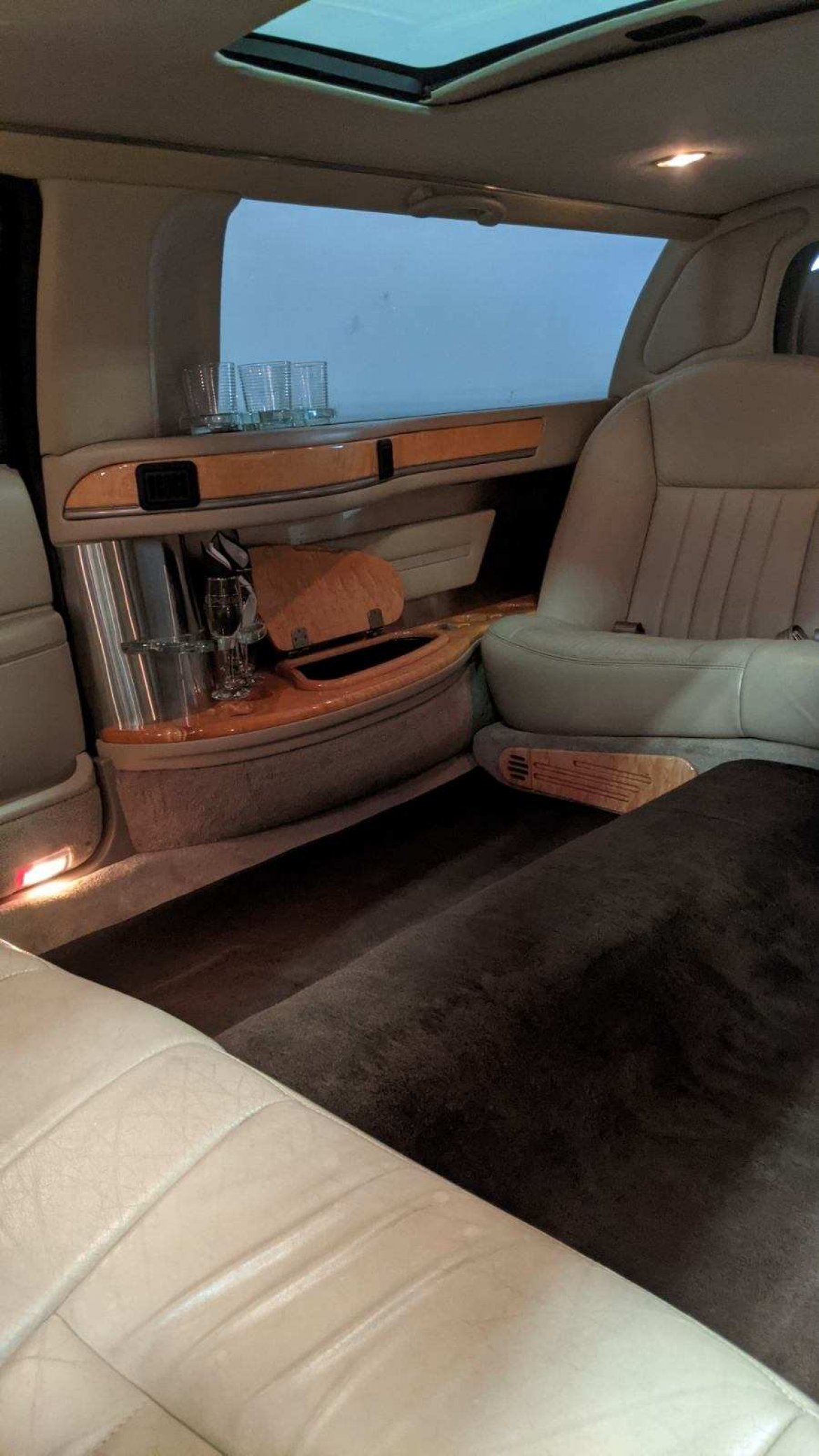 2006 Lincoln Town Car Limousine