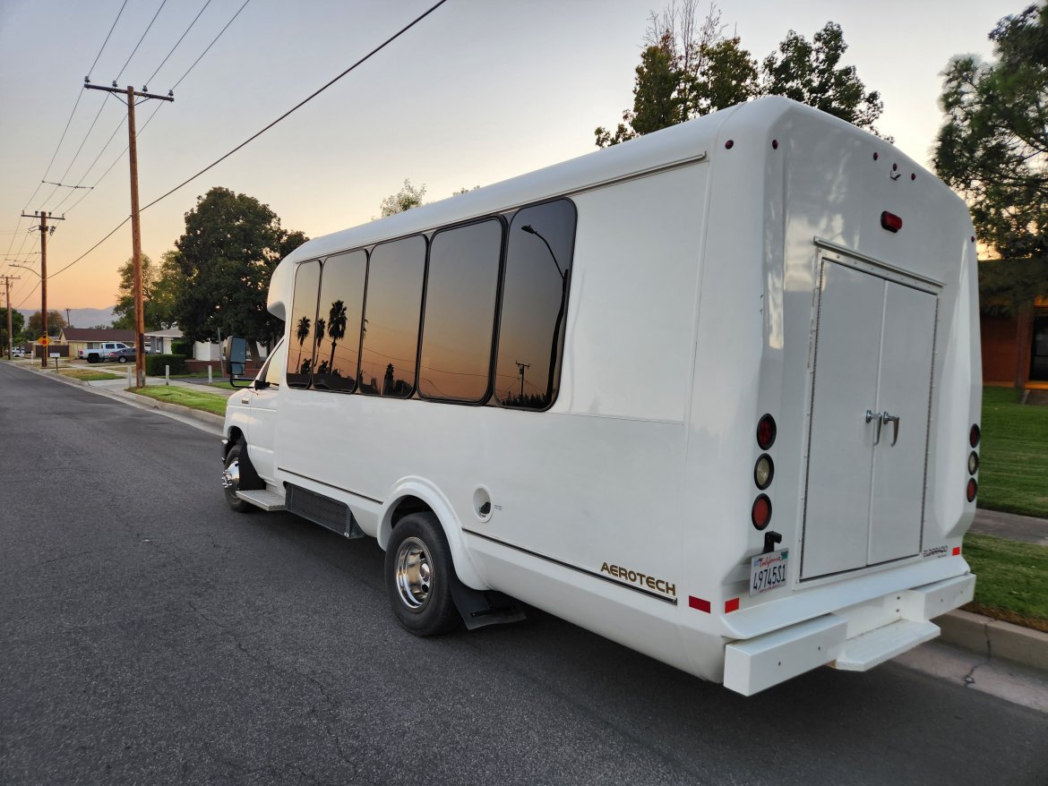 2017 Ford E-450 Limo Bus