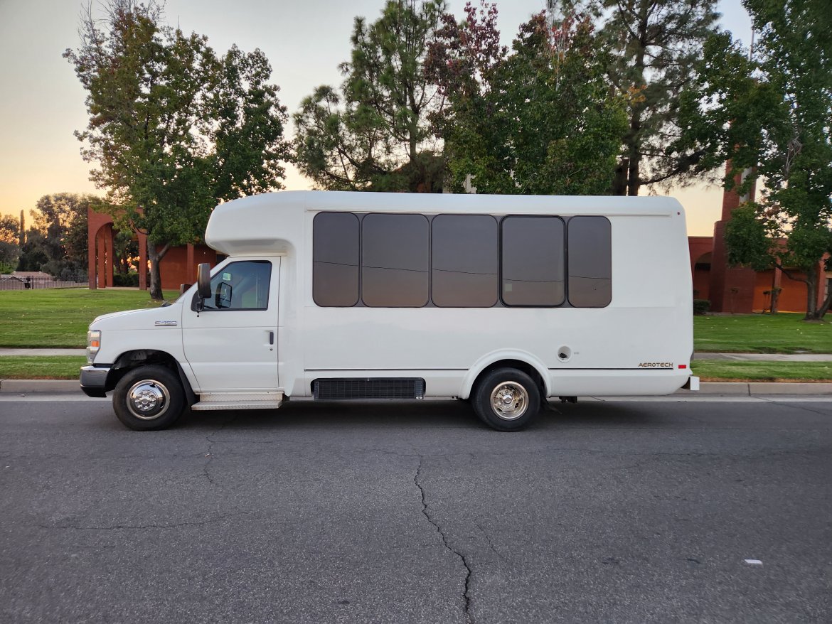2017 Ford E-450 Limo Bus