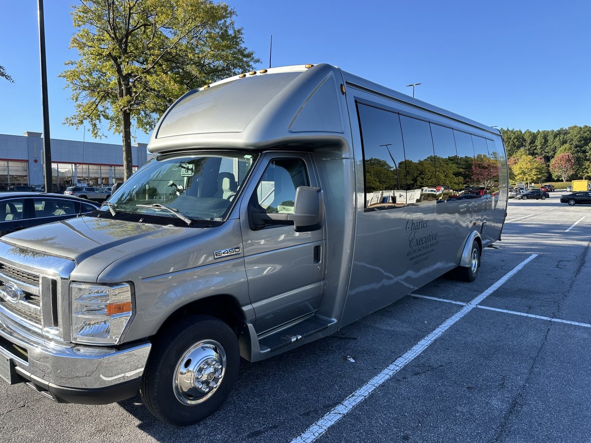 2018 Ford E-450  Limo Bus