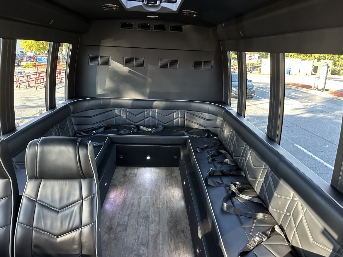 2018 Ford E-450  Limo Bus