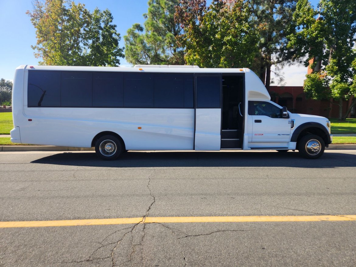 2019 Ford F-550 Shuttle Bus