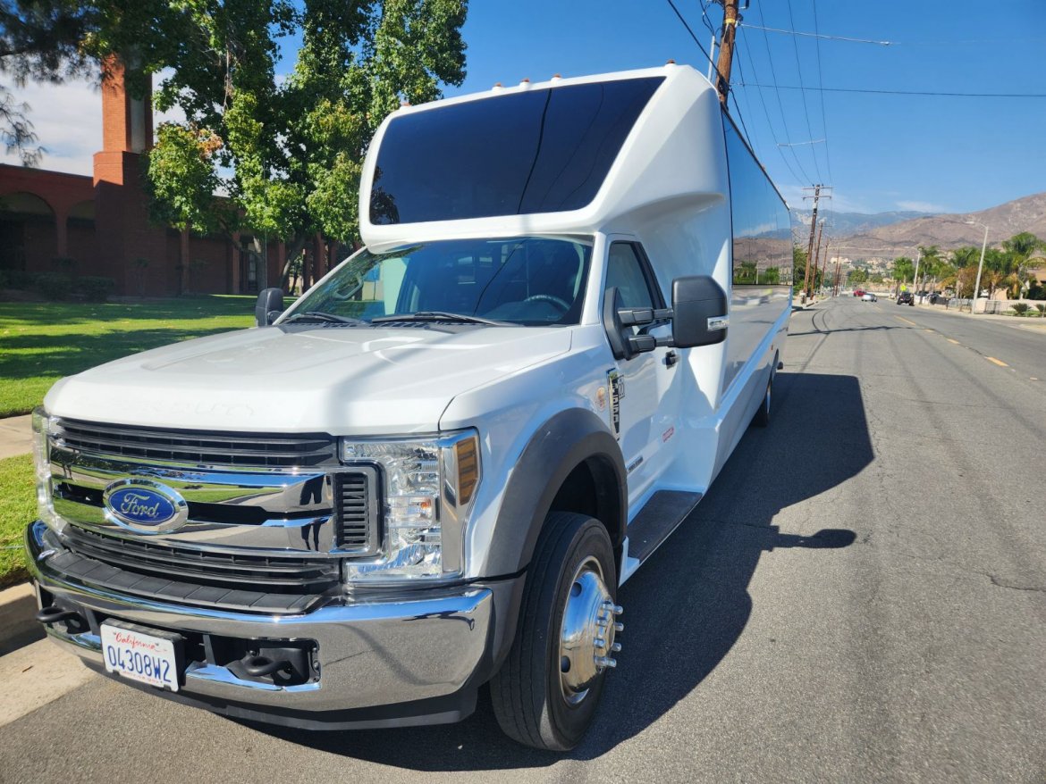2019 Ford F-550 Shuttle Bus