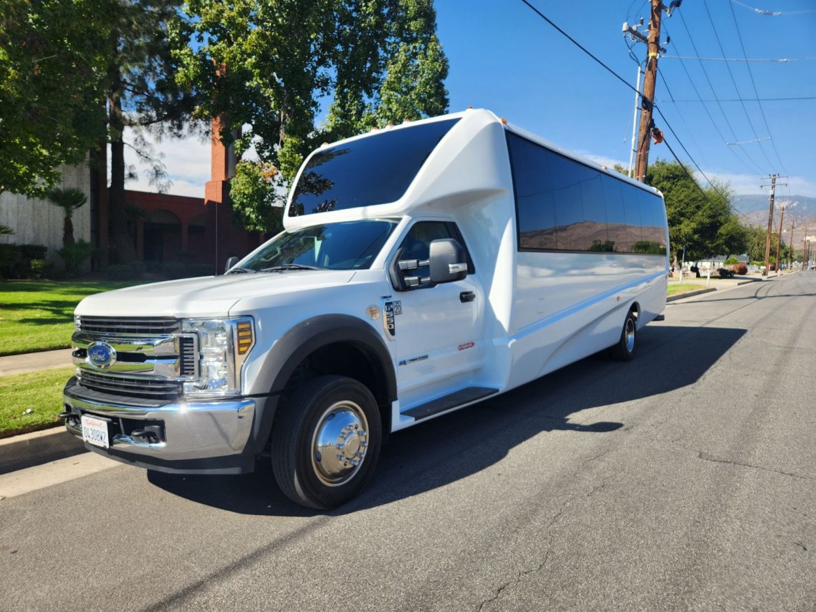 2019 Ford F-550 Shuttle Bus