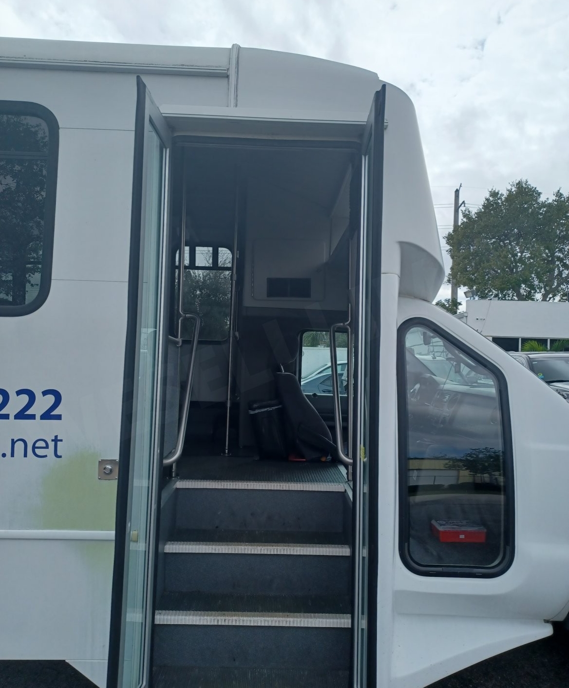 2014 Ford F-550 Shuttle Bus