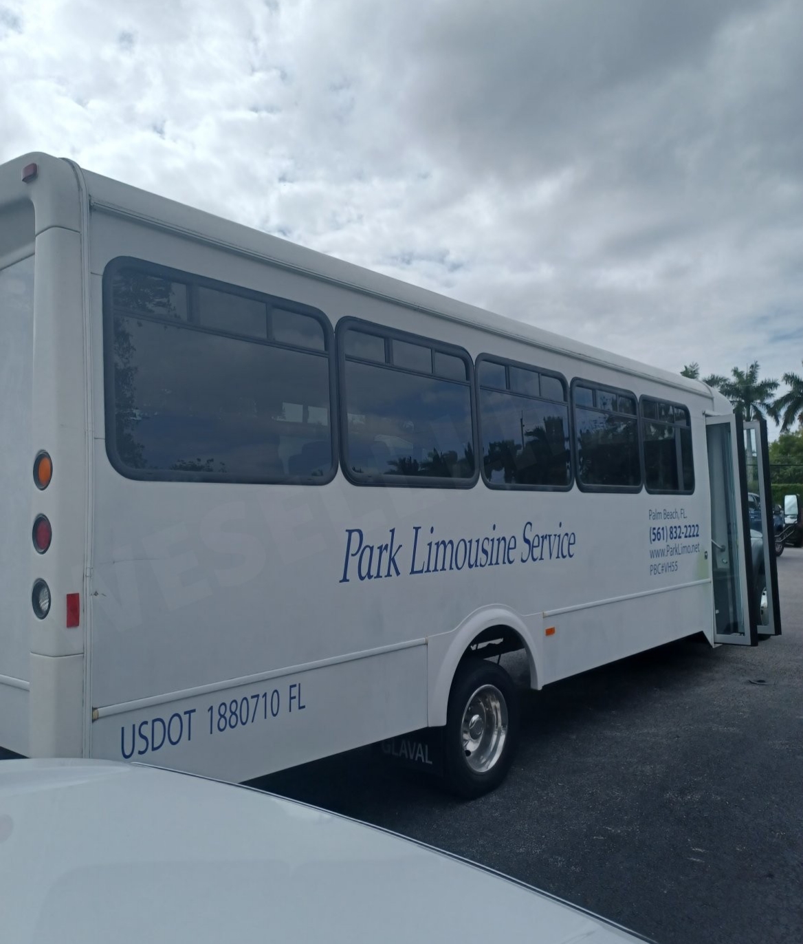 2014 Ford F-550 Shuttle Bus