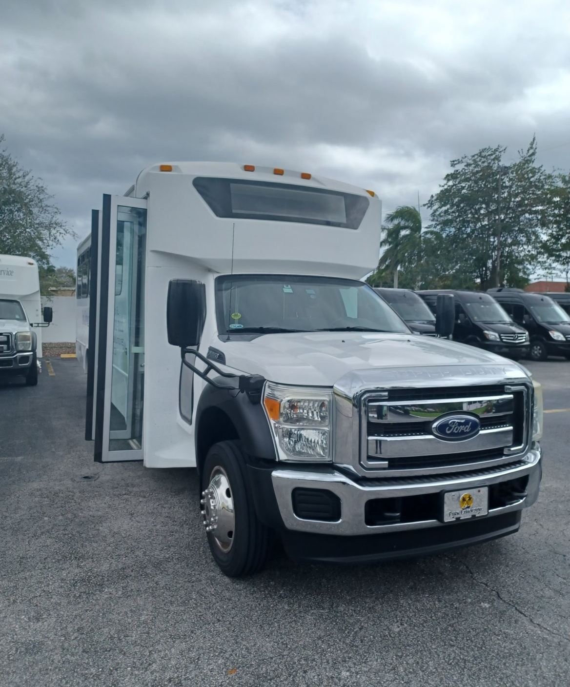 2014 Ford F-550 Shuttle Bus