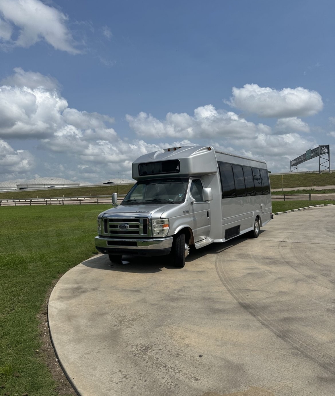 2009 Ford E-450 Limo Bus