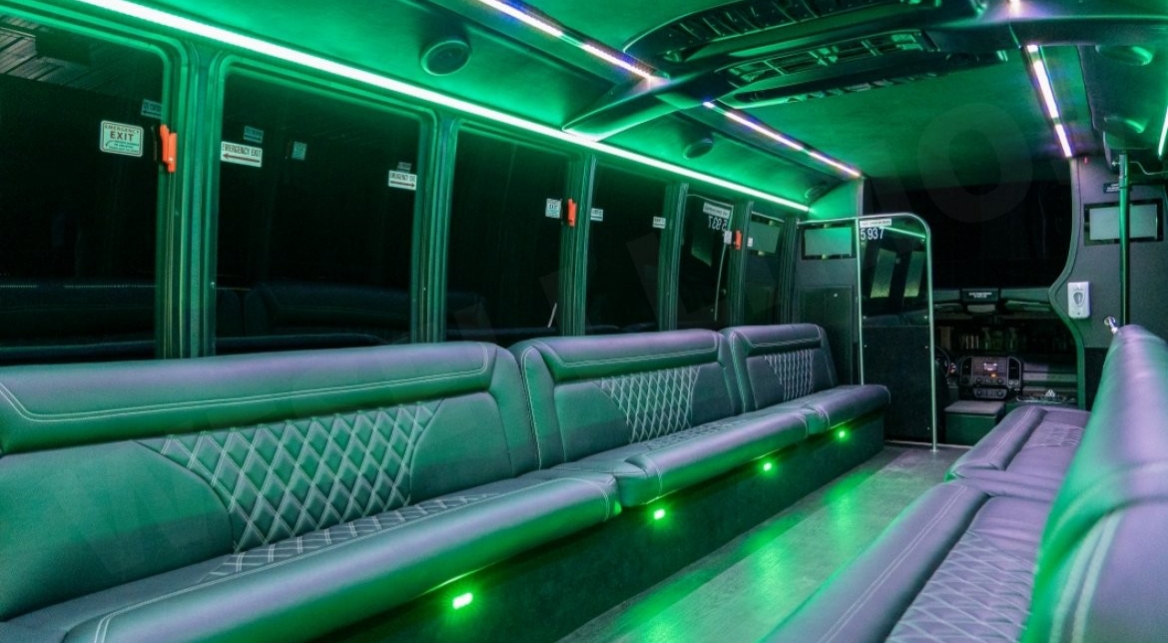 2018 Ford F-550 Limo Bus