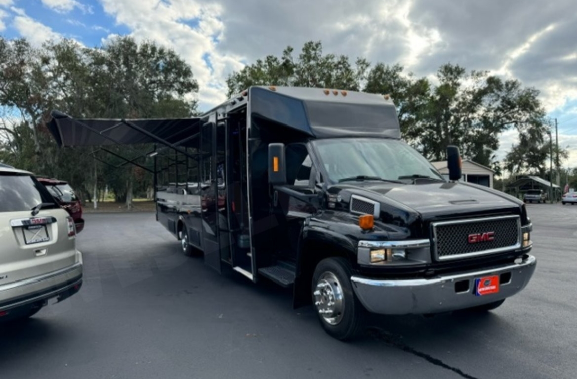 2006 GMC 5500  Limo Bus