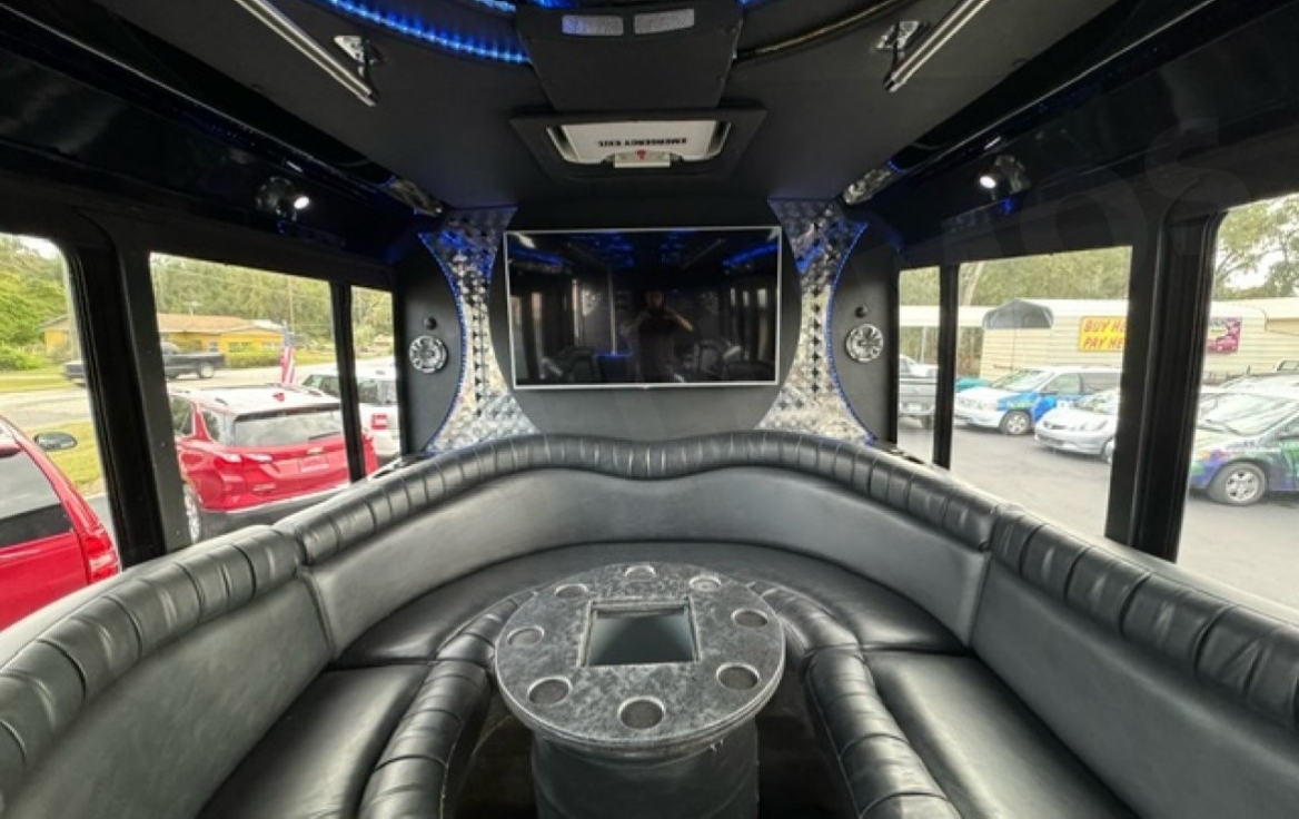 2006 GMC 5500  Limo Bus