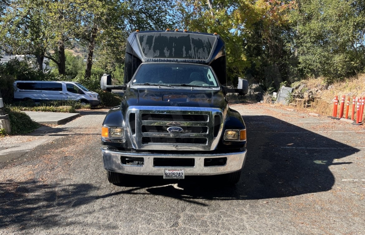 2013 Ford F-650 Shuttle Bus