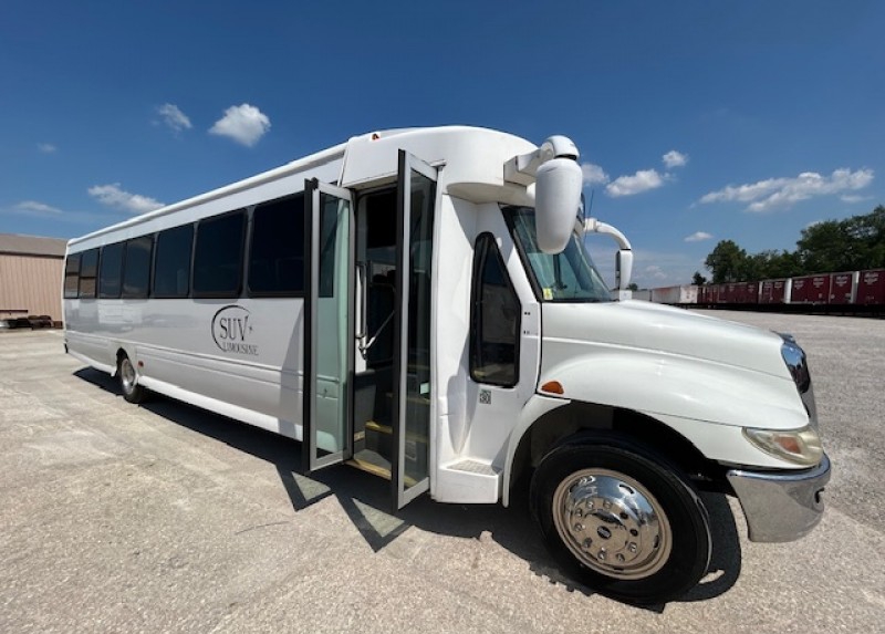 2013 International 3200 Shuttle Bus