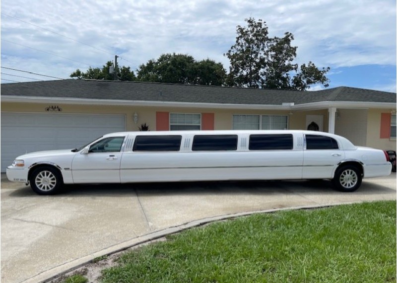 2007 Lincoln Town Car Limousine
