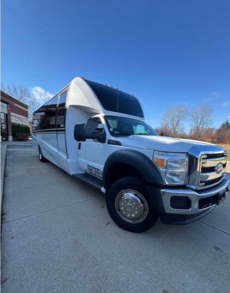 2015 Ford F-550 Limo Bus