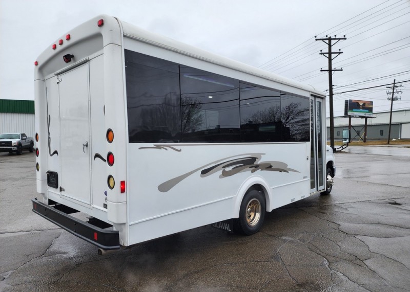 2013 Ford F-450 Limo Bus