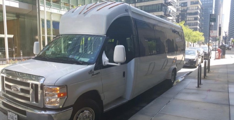 2016 Ford E-450 Shuttle Bus