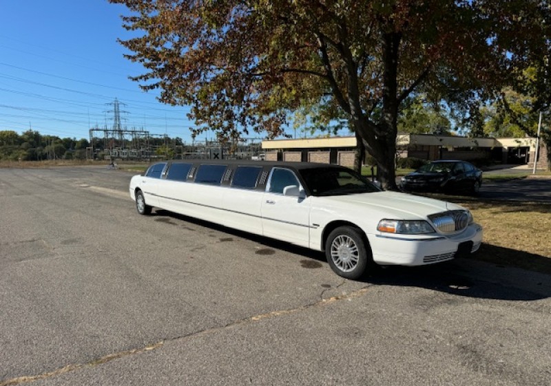 2007 Lincoln Town Car L Limousine