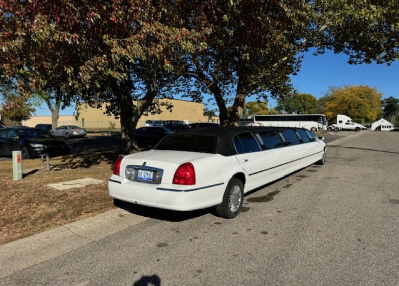2007 Lincoln Town Car L Limousine